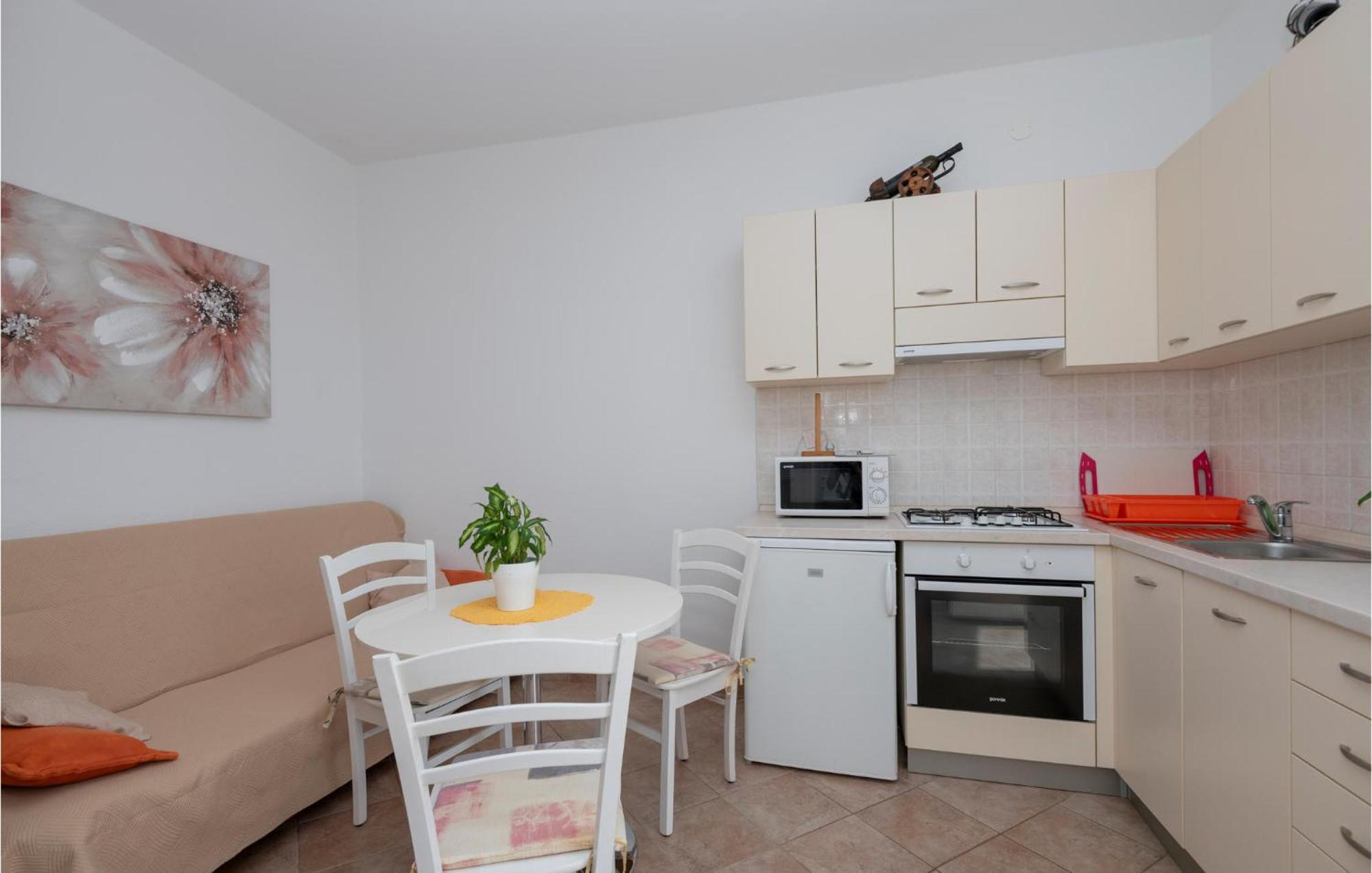 Cozy Home In Makarska With Kitchen Makarska
