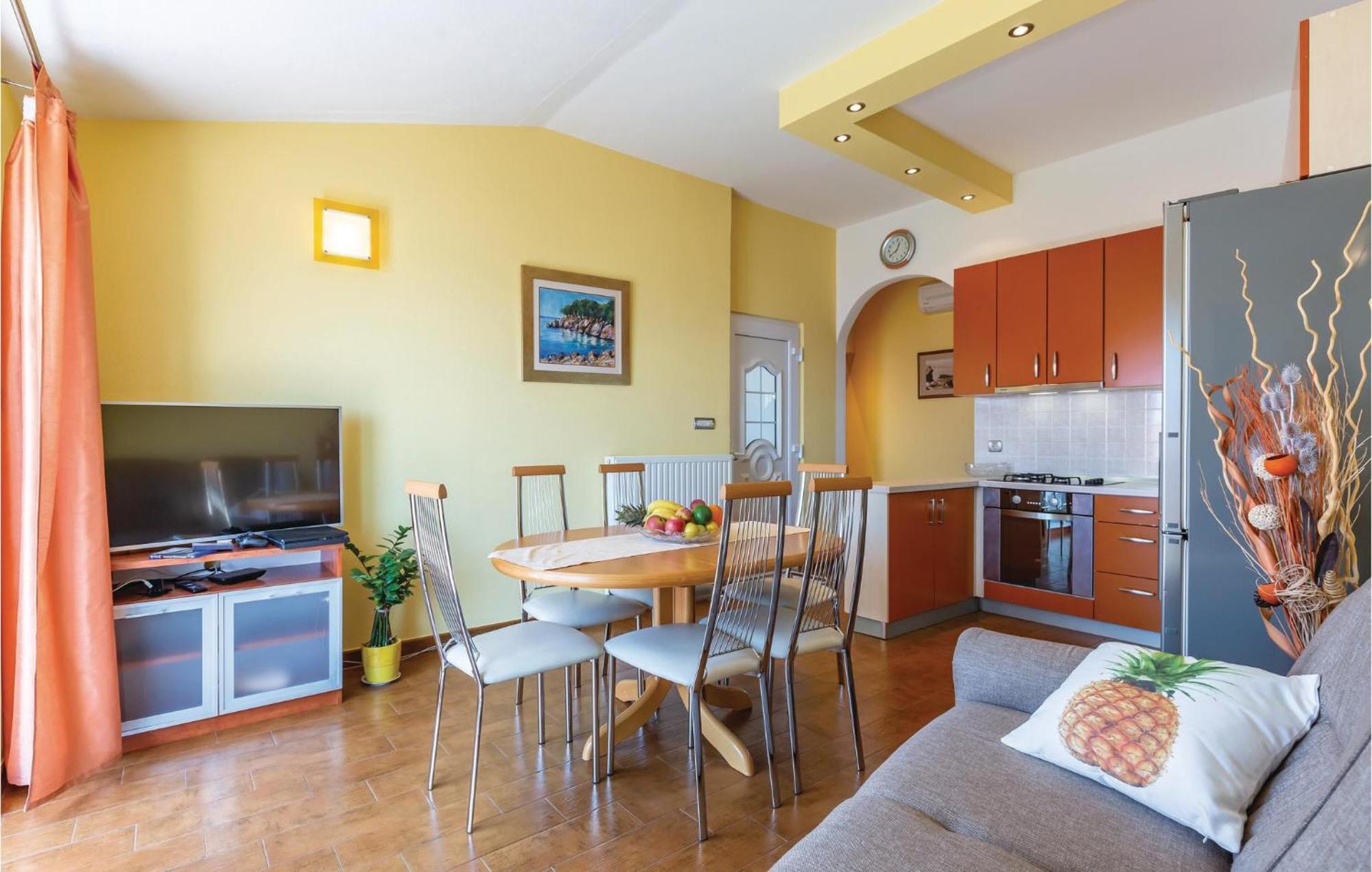 Dovolenkový dom Cozy Home In Makarska With Kitchen *