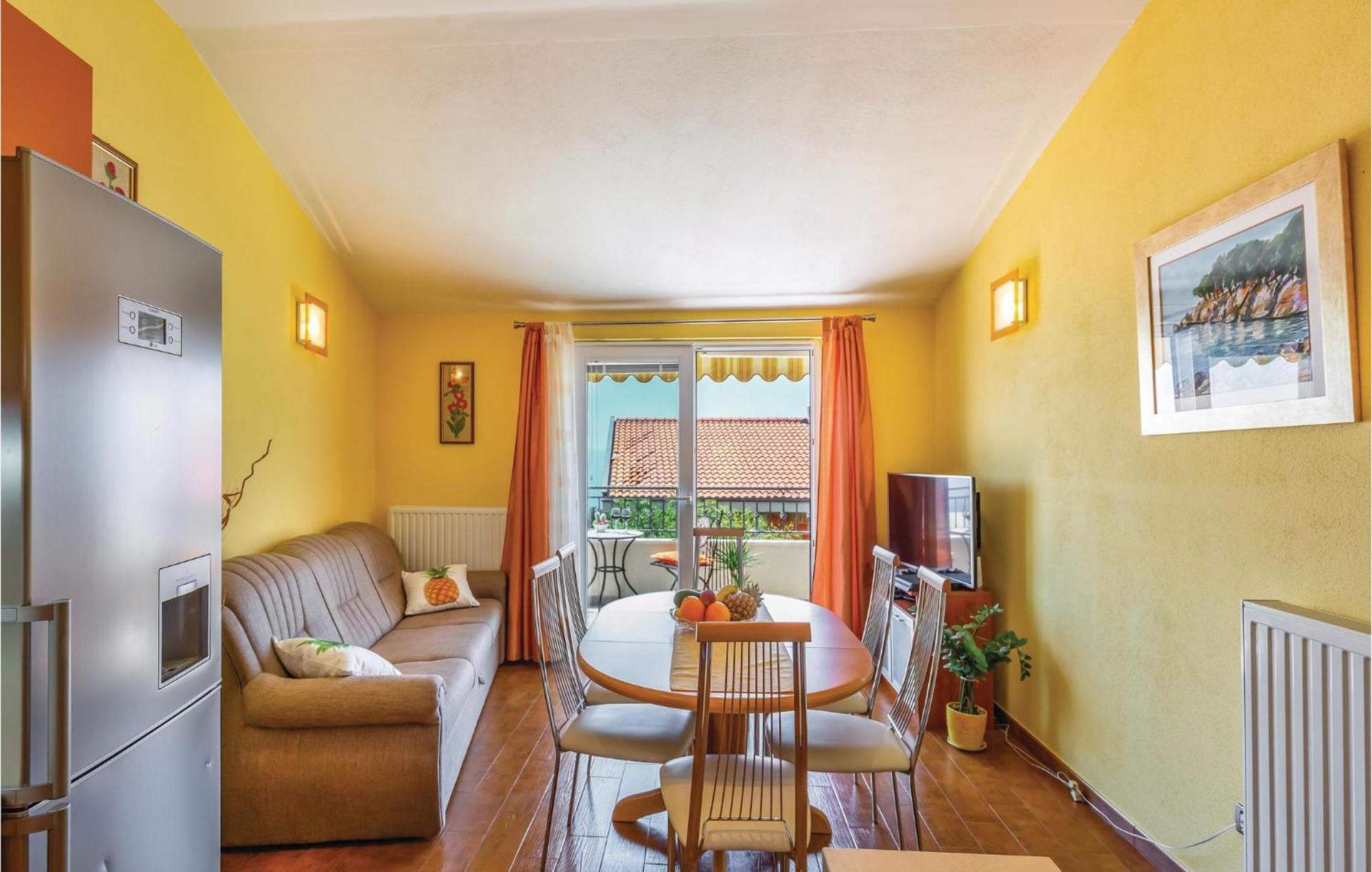 Cozy Home In Makarska With Kitchen Dovolenkový dom Makarska