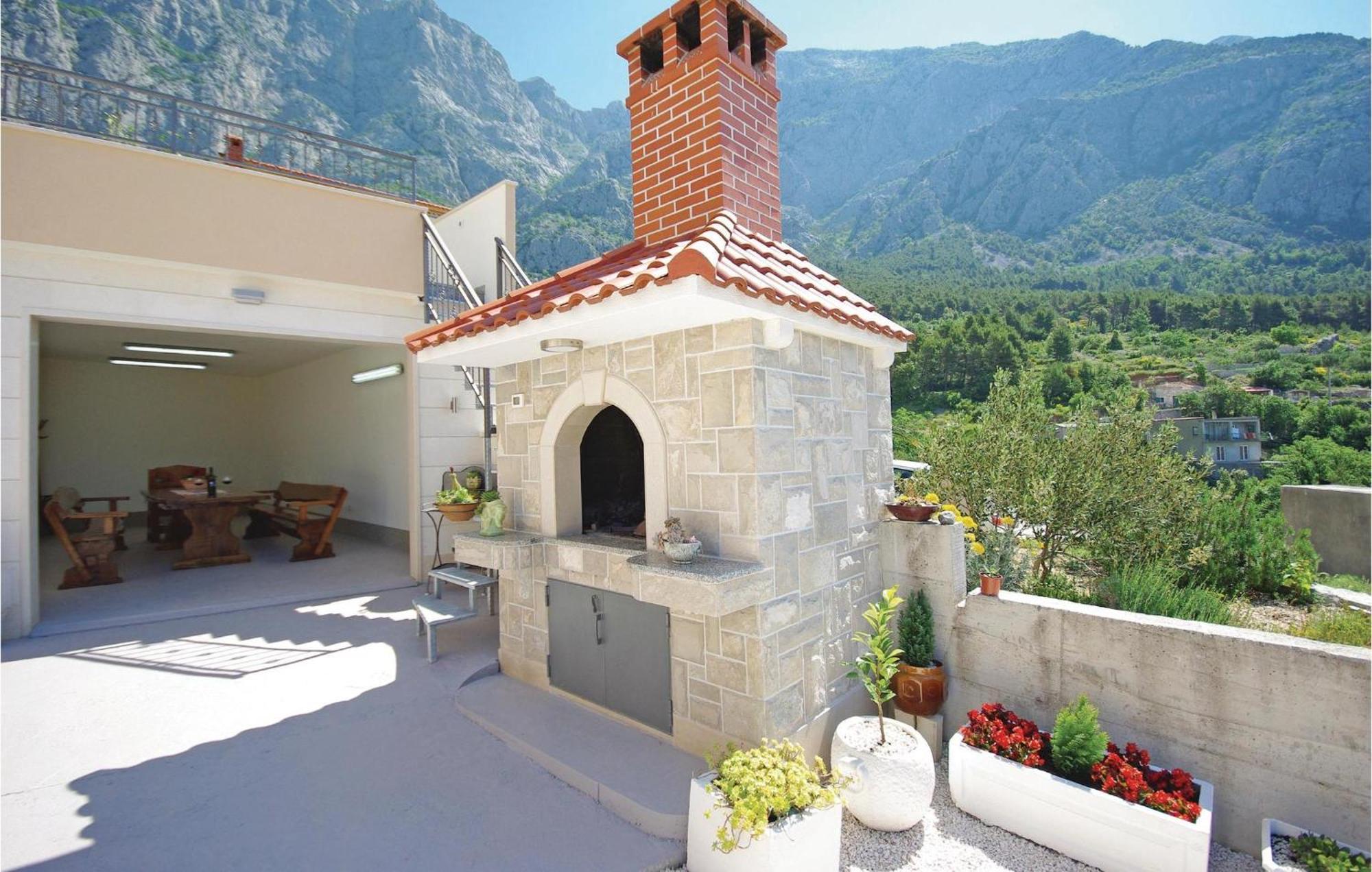 Cozy Home In Makarska With Kitchen Dovolenkový dom *