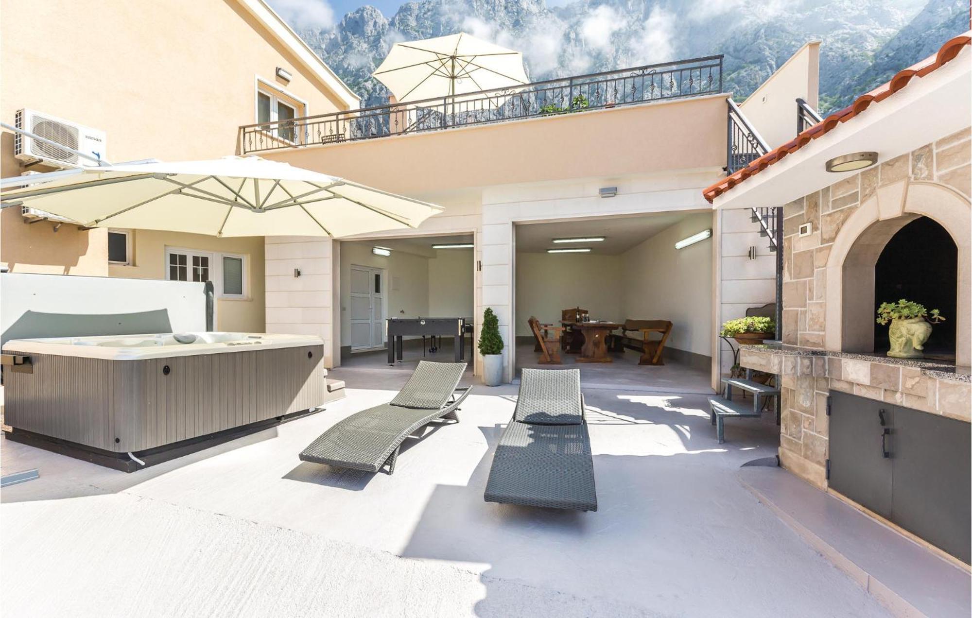 Cozy Home In Makarska With Kitchen Makarska