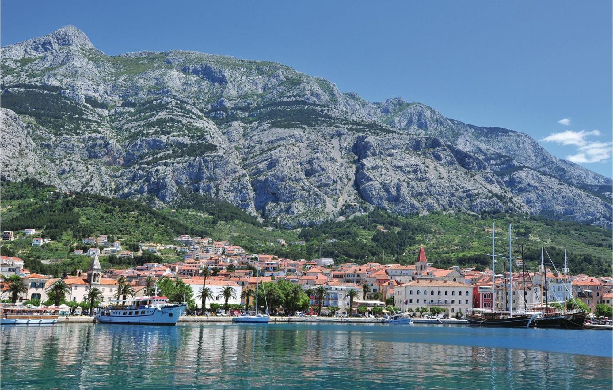 Cozy Home In Makarska With Kitchen
