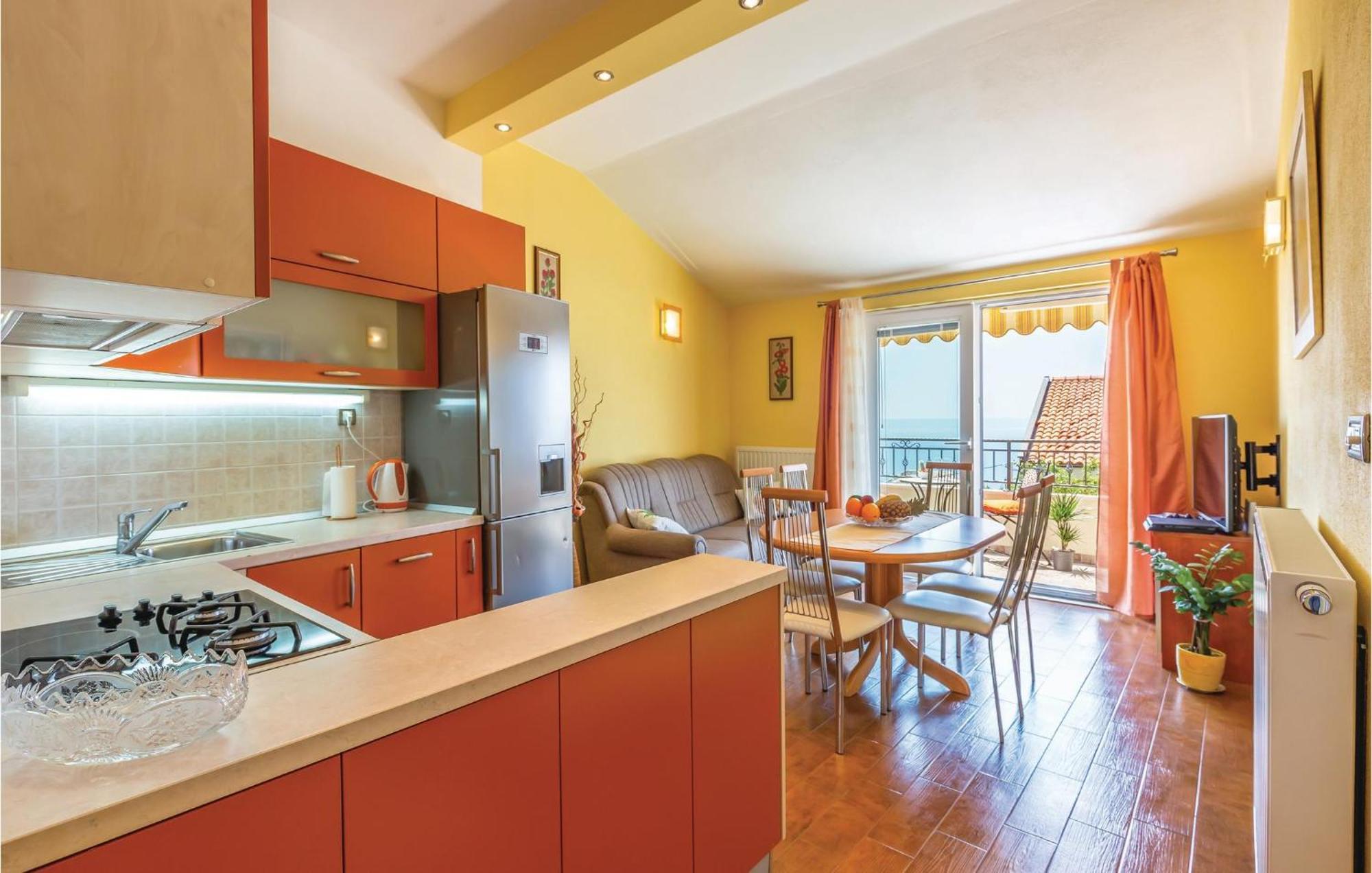 Cozy Home In Makarska With Kitchen *